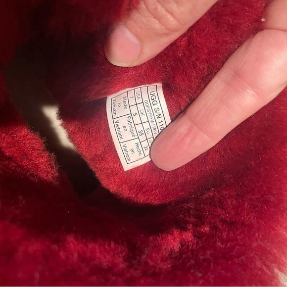 UGG Red Suede Winter Boots - Picture 6 of 6